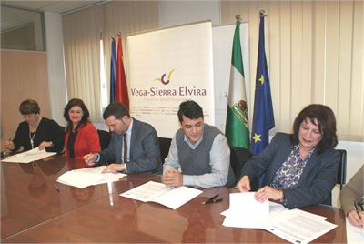 El Consorcio Vega-Sierra Elvira firma convenios con siete residencias para que 15 alumnos completen su formación con prácticas